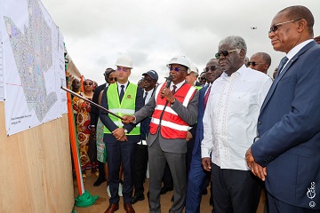 Côte d'Ivoire / Logements sociaux : Robert Beugré Mambé pose la première pierre de 1160 logements à Akoupé-Zeudji